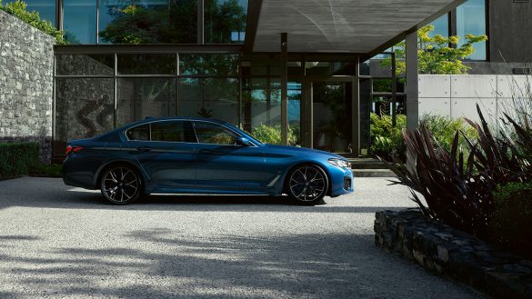 BMW 5er Limousine von rechts